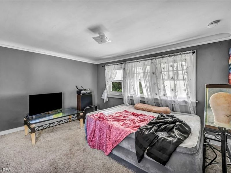 12109 Holborn Avenue, Cleveland, OH 44105 Photo 33