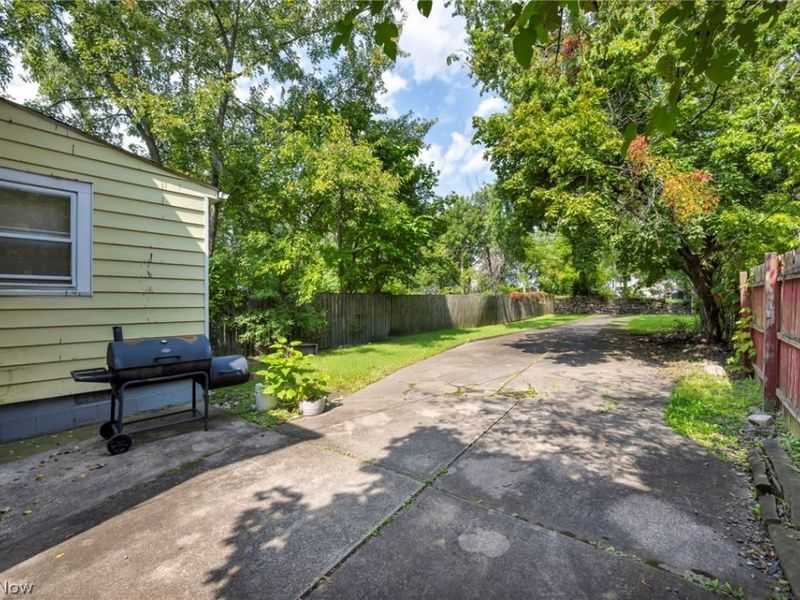 12109 Holborn Avenue, Cleveland, OH 44105 Photo 38