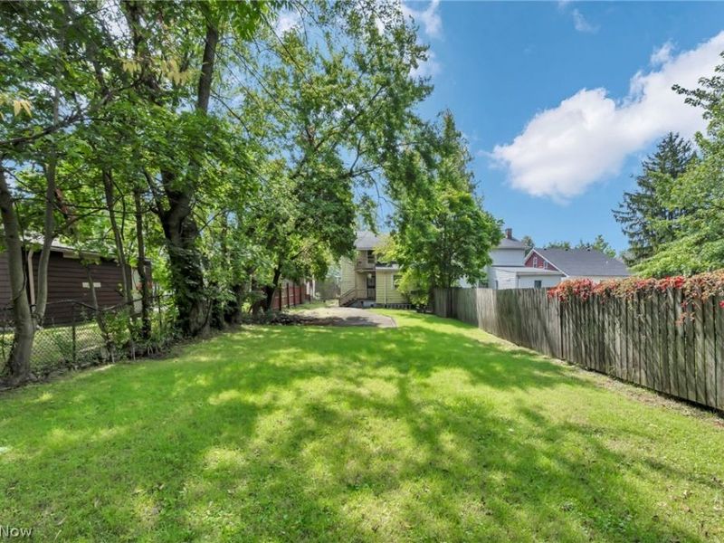 12109 Holborn Avenue, Cleveland, OH 44105 Photo 40