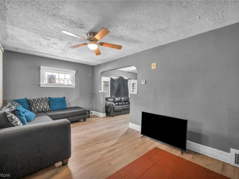 12109 Holborn Avenue, Cleveland, OH 44105 Photo 5
