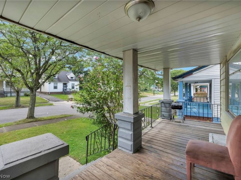 12109 Holborn Avenue, Cleveland, OH 44105 Photo 6