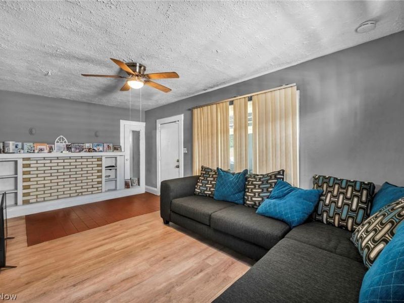 12109 Holborn Avenue, Cleveland, OH 44105 Photo 8