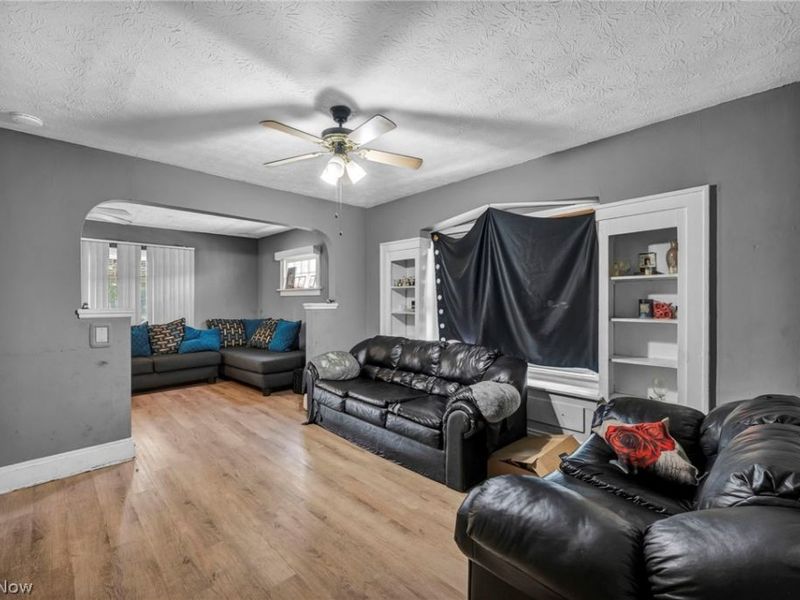 12109 Holborn Avenue, Cleveland, OH 44105 Photo 9