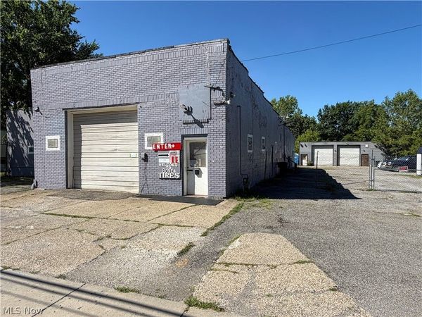 1566 Niles Road SE, Warren, OH 44484