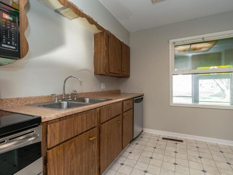 4498 E Livingston Avenue , Columbus, OH 43227 Photo 6