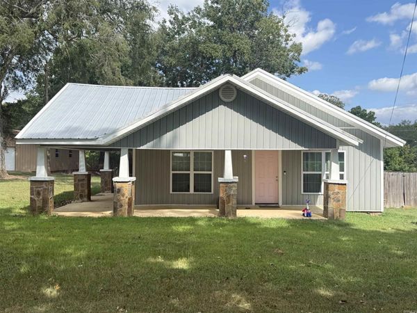 69 College Street , Quitman, AR 72131