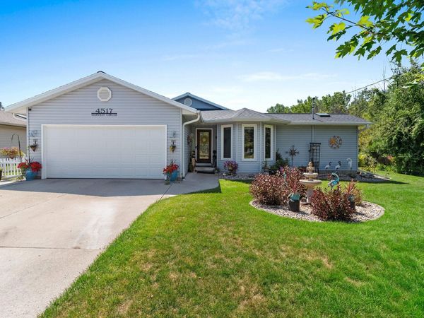 4517 Harvest Cir, Manitowoc, WI 54220