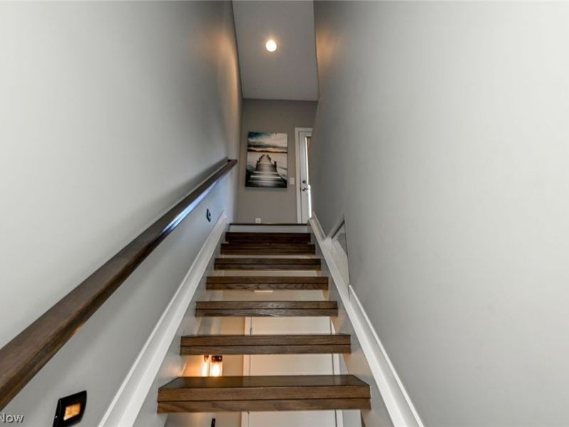 18875 Riversouth Terrace , Fairview Park, OH 44126 Photo 4