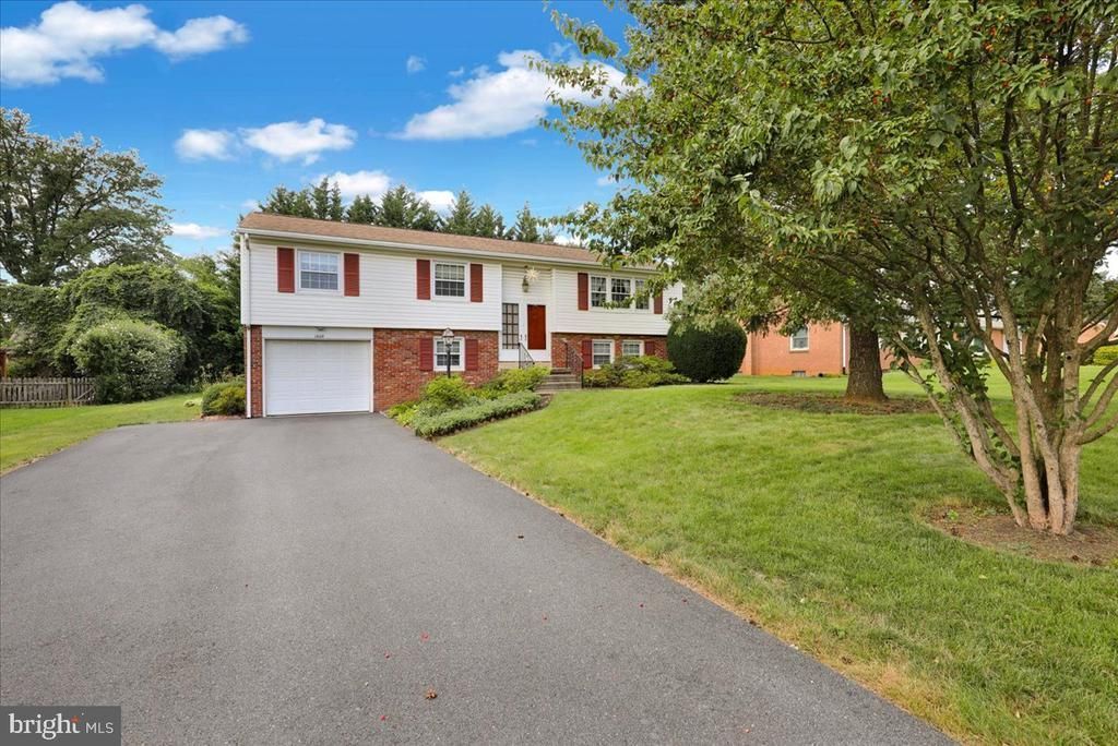 1609 SANTA BARBARA DRIVE , LANCASTER, PA 17601
