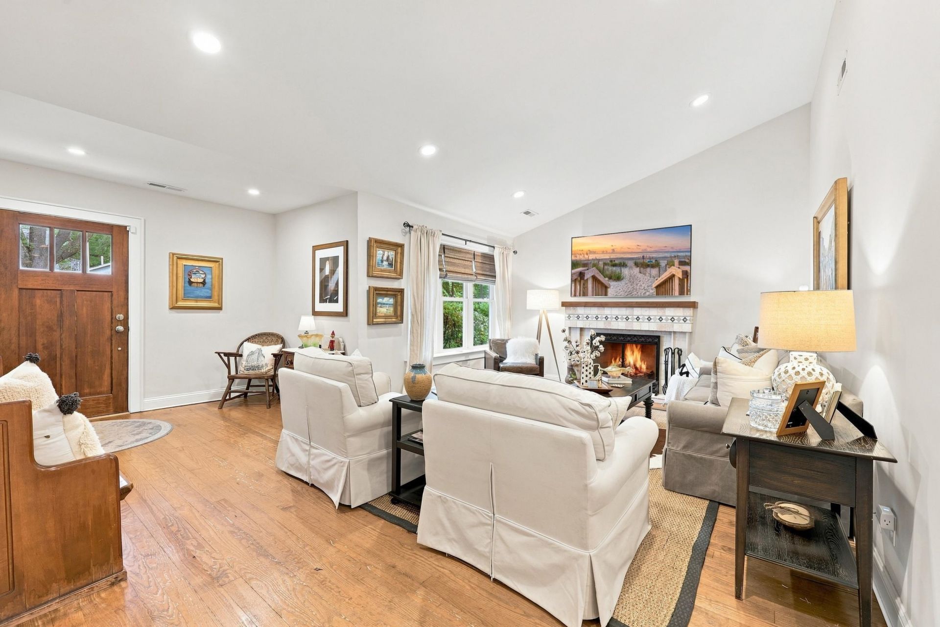 406 Queen St. Photo 6