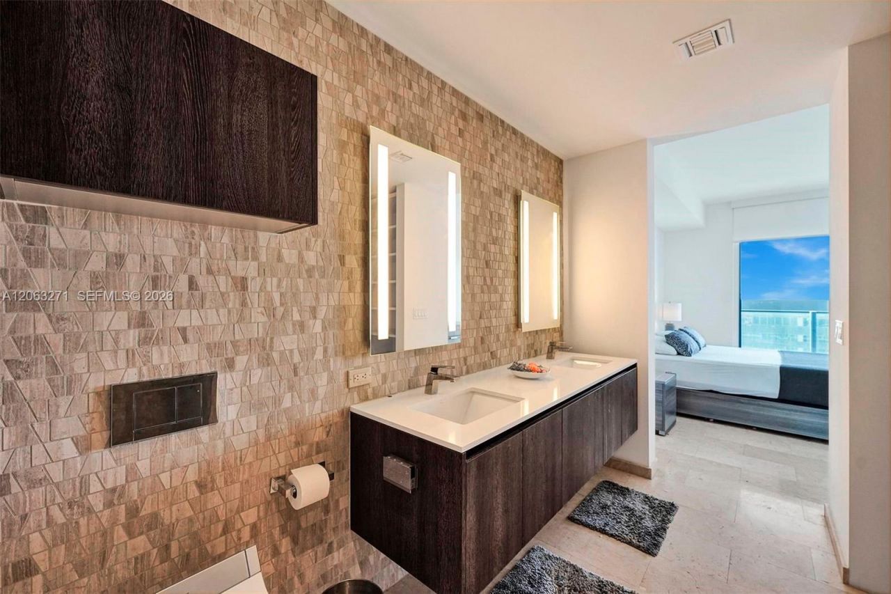 88 SW 7th St, Unit 2106, Miami, FL 33130 Photo