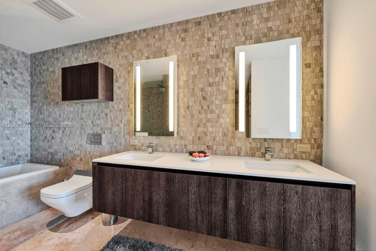 88 SW 7th St, Unit 2106, Miami, FL 33130 Photo