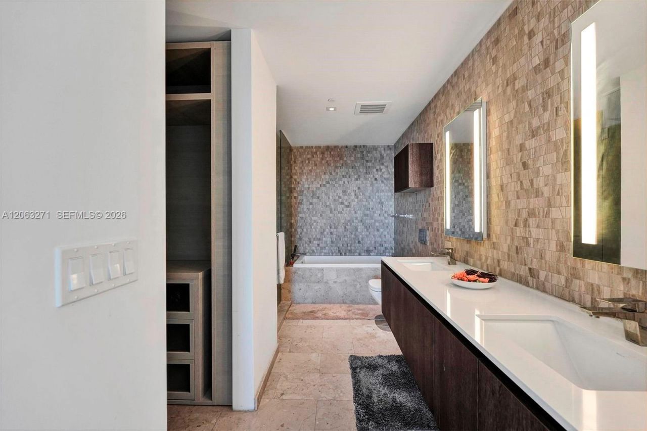 88 SW 7th St, Unit 2106, Miami, FL 33130 Photo
