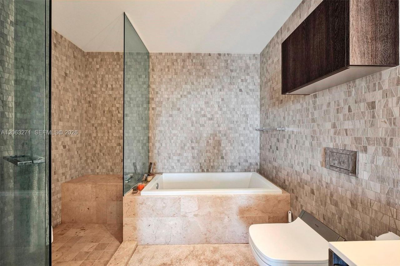 88 SW 7th St, Unit 2106, Miami, FL 33130 Photo