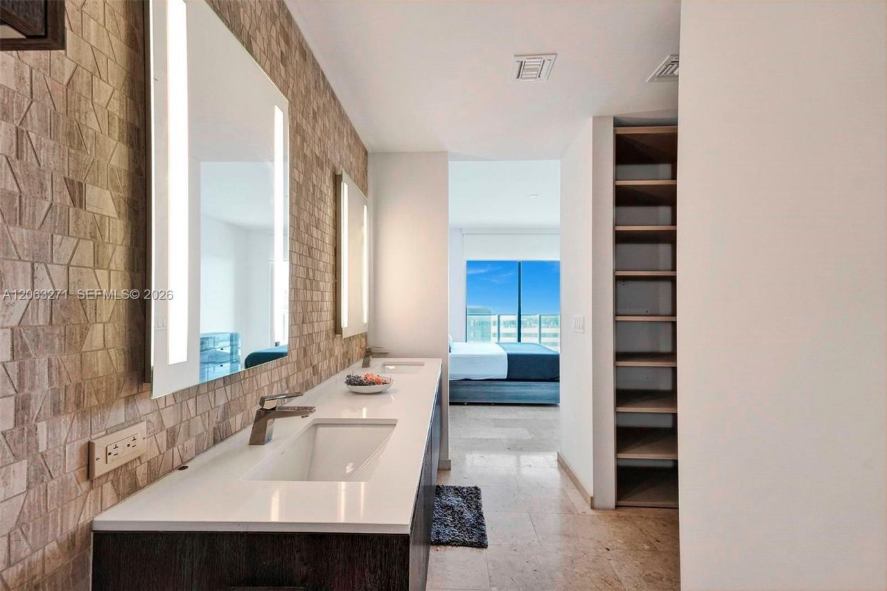 88 SW 7th St, Unit 2106, Miami, FL 33130 Photo