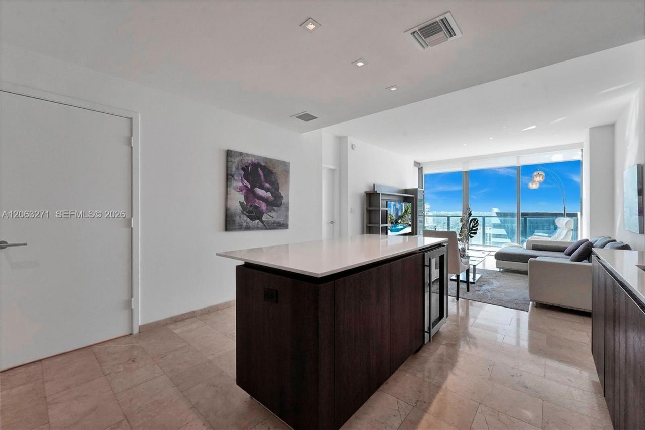 88 SW 7th St, Unit 2106, Miami, FL 33130 Photo