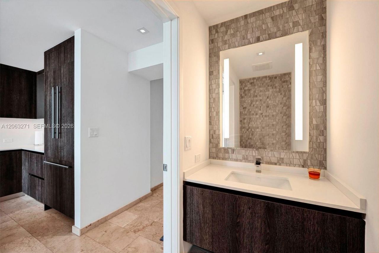 88 SW 7th St, Unit 2106, Miami, FL 33130 Photo