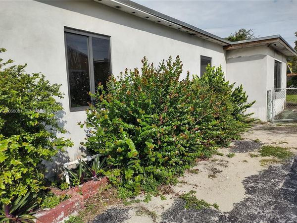 North Miami, FL 33168