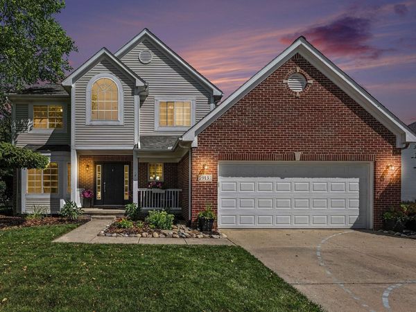 913 Darwin Drive, Chelsea, MI 48118