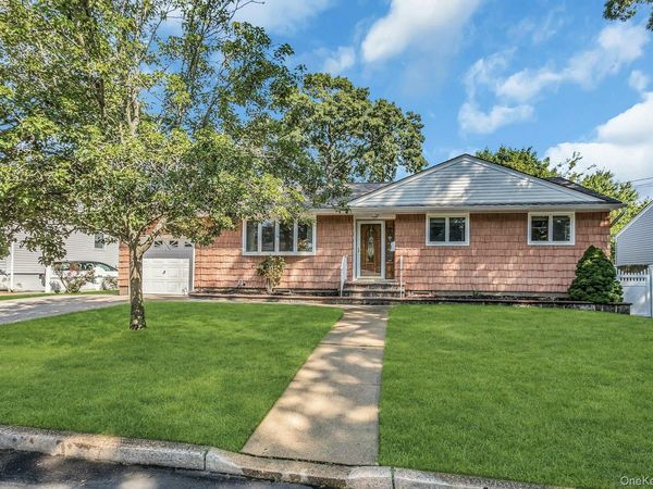 50 Jerome Street , Lindenhurst, NY 11757