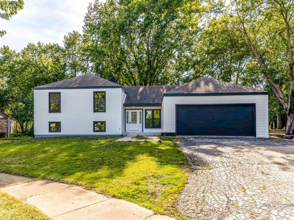 1482 Pebblestone Cove , Wheaton, IL 60189