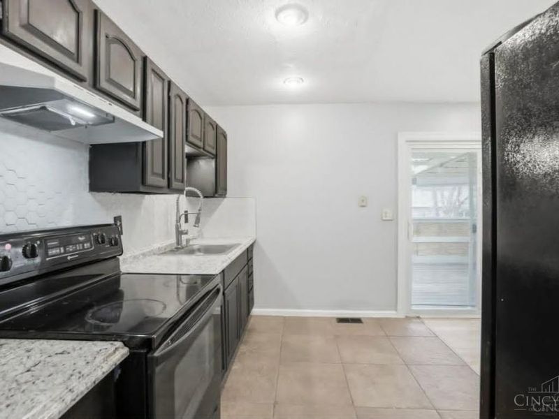 9925 Grasscreek Court, Colerain Township, OH 45231 Photo 8