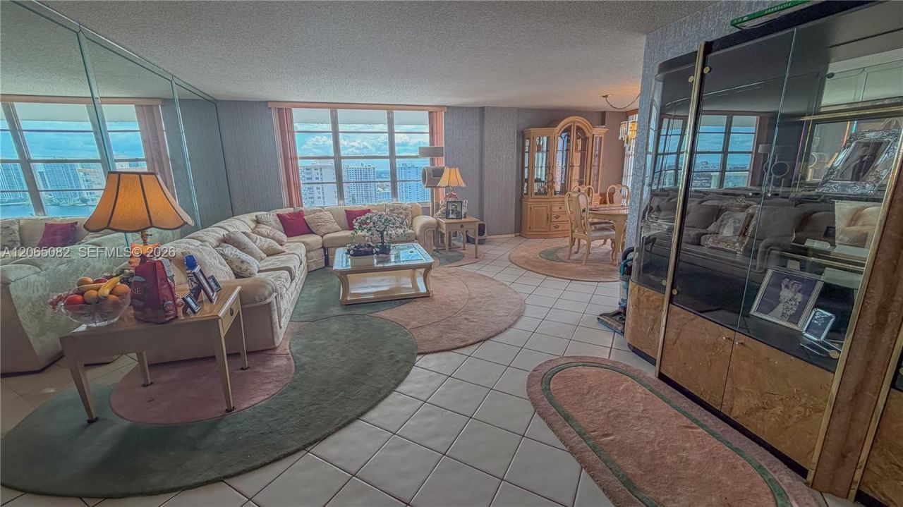 230 174th St , Unit 2412, Sunny Isles Beach, FL 33160 Photo