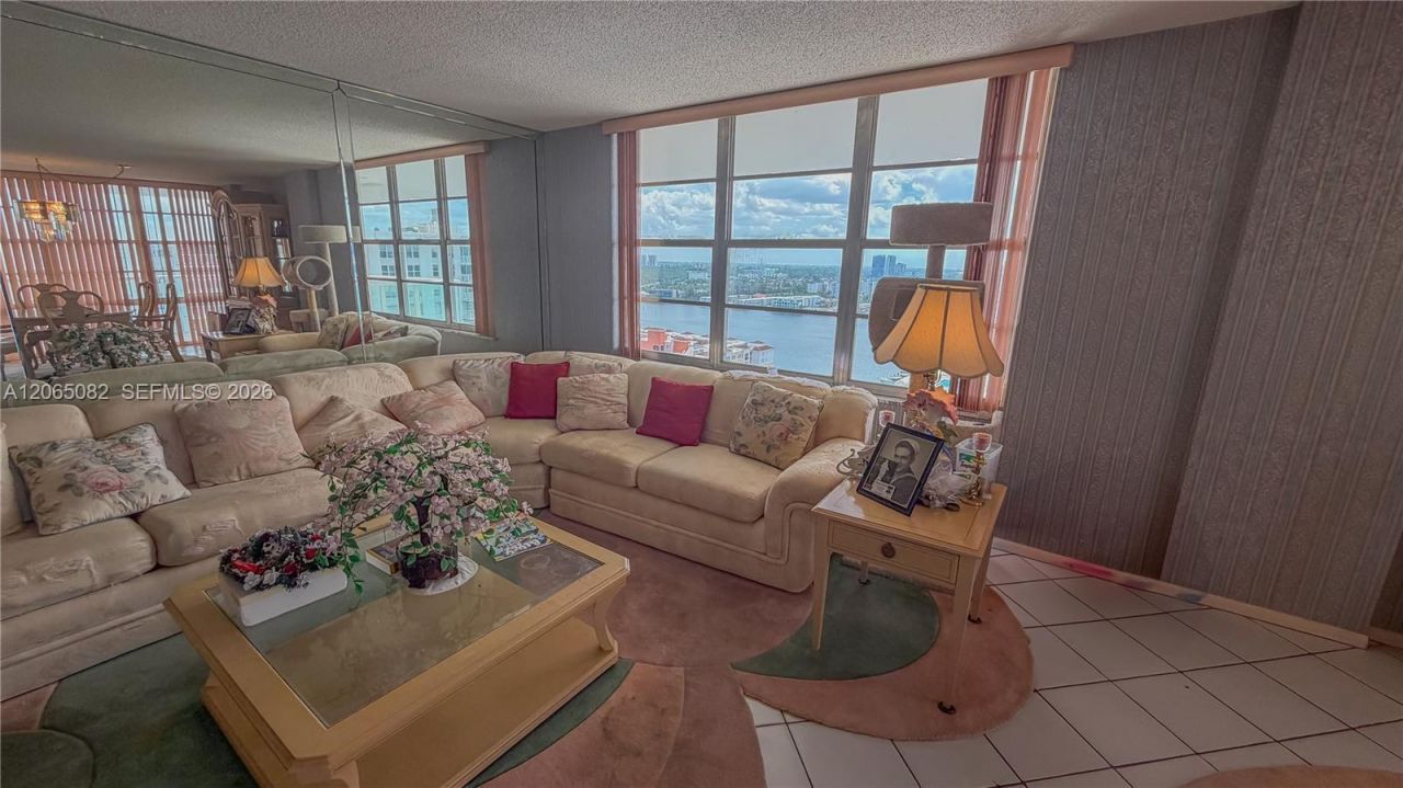230 174th St , Unit 2412, Sunny Isles Beach, FL 33160 Photo