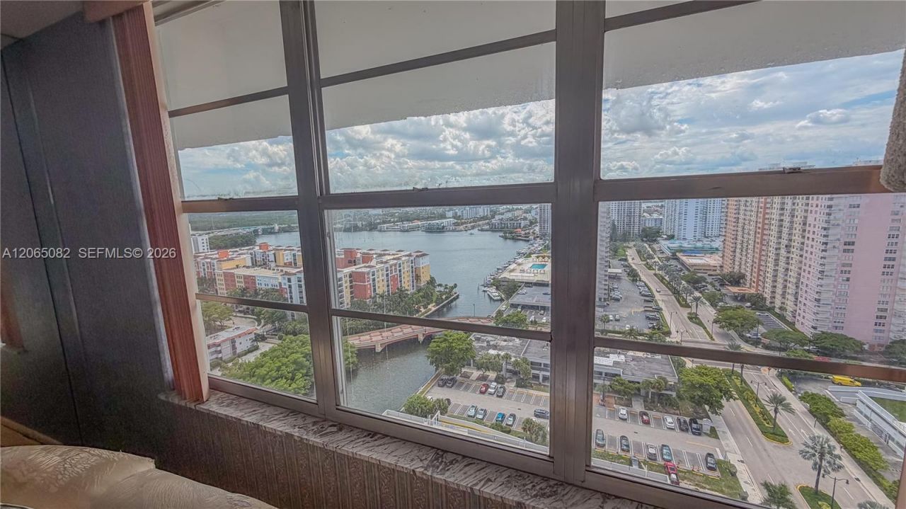 230 174th St , Unit 2412, Sunny Isles Beach, FL 33160 Photo