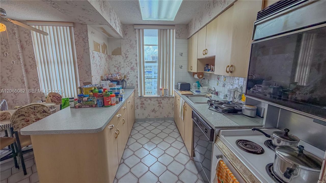 230 174th St , Unit 2412, Sunny Isles Beach, FL 33160 Photo