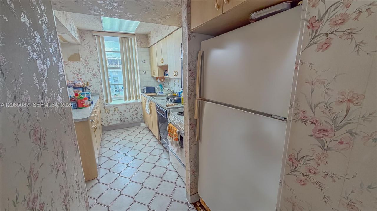 230 174th St , Unit 2412, Sunny Isles Beach, FL 33160 Photo
