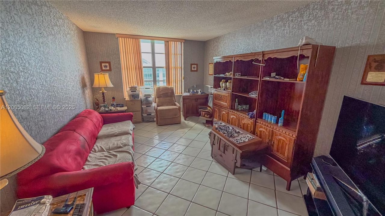 230 174th St , Unit 2412, Sunny Isles Beach, FL 33160 Photo
