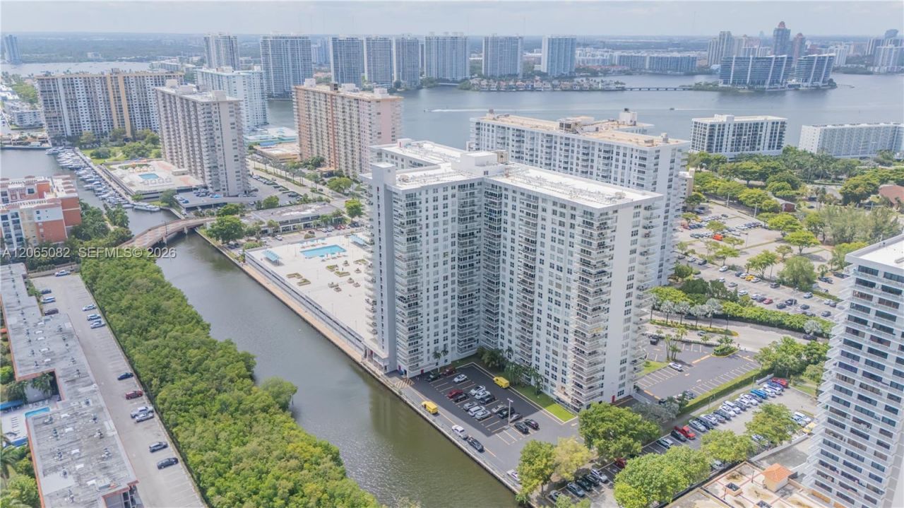 230 174th St , Unit 2412, Sunny Isles Beach, FL 33160 Photo