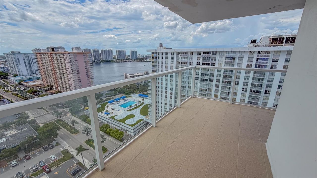 230 174th St , Unit 2412, Sunny Isles Beach, FL 33160 Photo