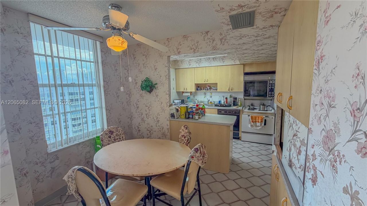 230 174th St , Unit 2412, Sunny Isles Beach, FL 33160 Photo