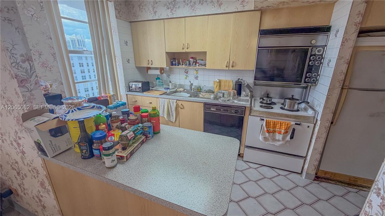 230 174th St , Unit 2412, Sunny Isles Beach, FL 33160 Photo