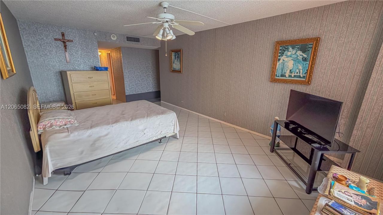230 174th St , Unit 2412, Sunny Isles Beach, FL 33160 Photo