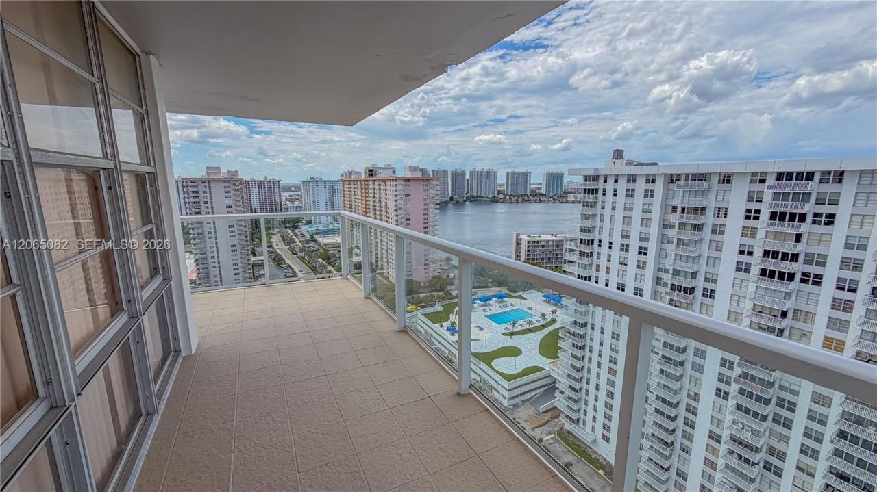 230 174th St , Unit 2412, Sunny Isles Beach, FL 33160 Photo