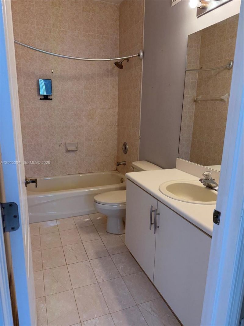 7130 NW 177th St, Unit 207-8, Hialeah, FL 33015 Photo