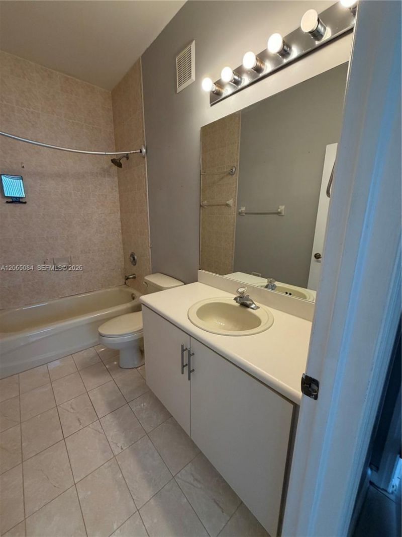 7130 NW 177th St, Unit 207-8, Hialeah, FL 33015 Photo