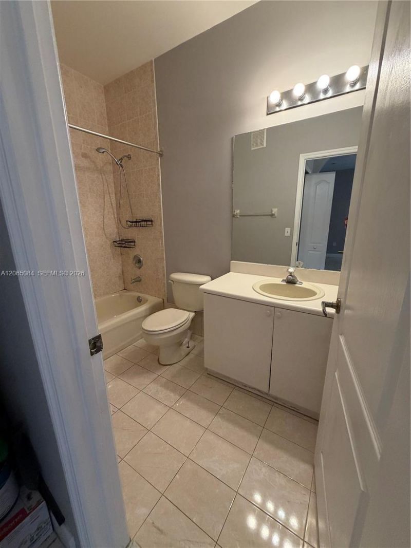 7130 NW 177th St, Unit 207-8, Hialeah, FL 33015 Photo