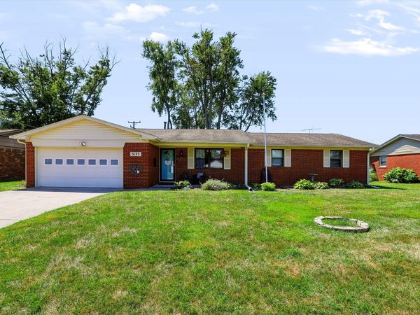 5135 Magnolia Drive , Columbus, IN 47203