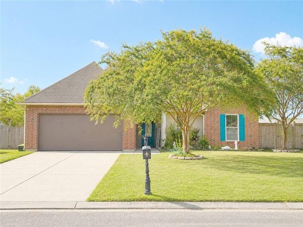 38236 DOLPHIN Court, Gonzales, LA 70737