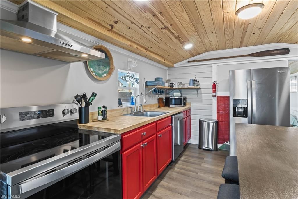 4278 Pine Island Rd Nw, Matlacha, FL 33993 Photo