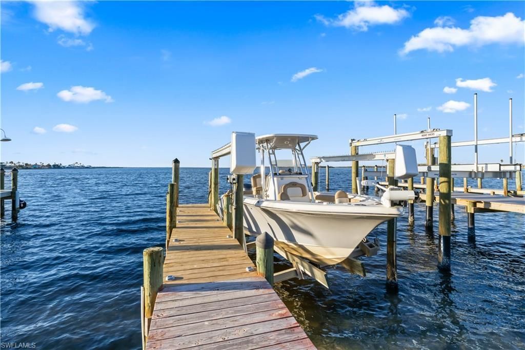 4278 Pine Island Rd Nw, Matlacha, FL 33993 Photo