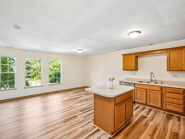 8302 Westown Parkway, Unit 8104, West Des Moines, IA 50266