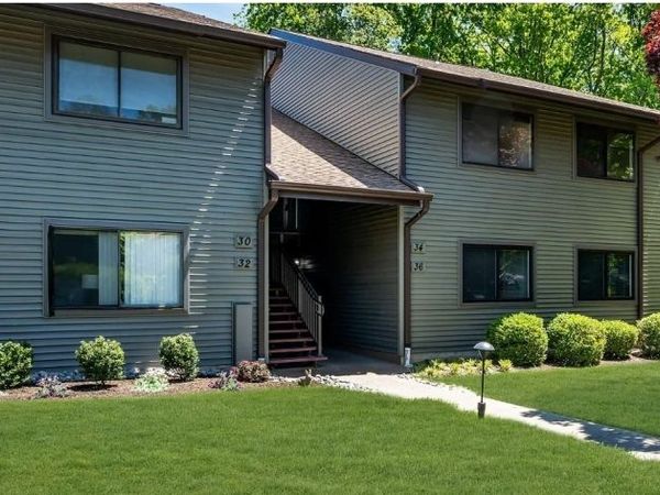 32 Dickinson Ct, Middletown, NJ 07701