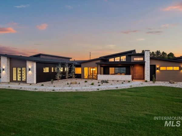 8085 Quail Hollow Dr, Middleton, ID 83644