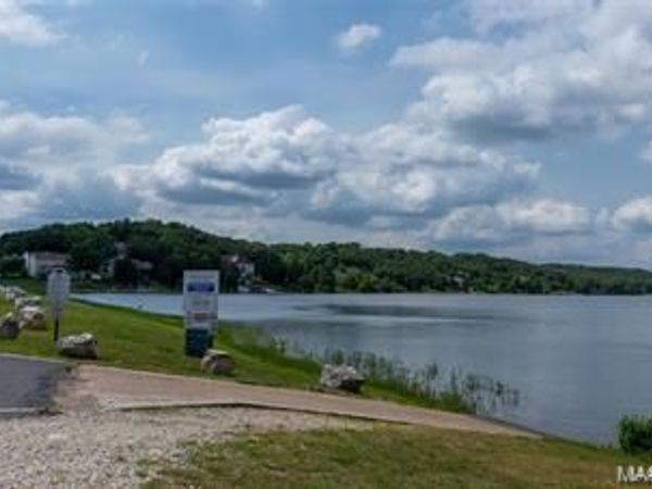 10125 Lake Ridge Drive , Hillsboro, MO 63050