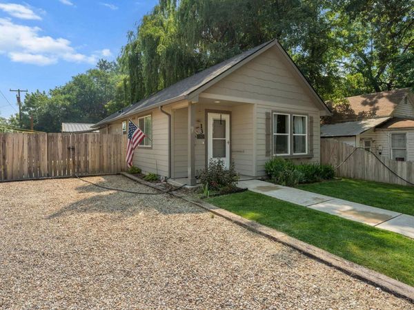 13 S Hawthorne Ave, Middleton, ID 83644